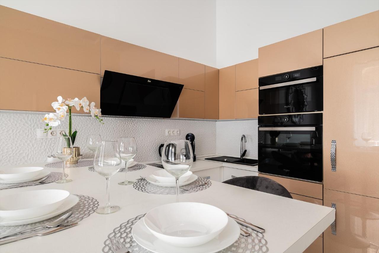 Luxury Apartment With Free Garage And Balcony In The Center Budapest Eksteriør bilde