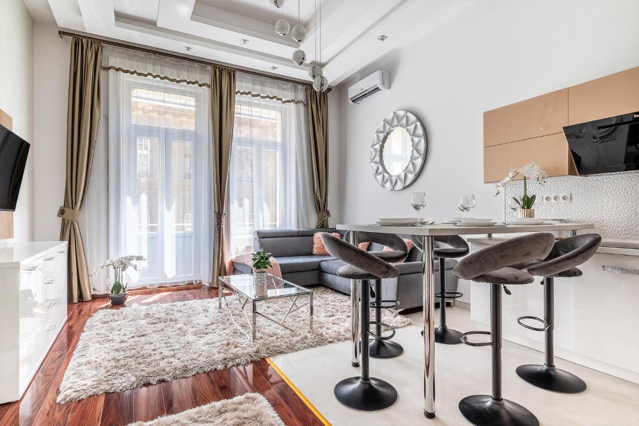 Luxury Apartment With Free Garage And Balcony In The Center Budapest Eksteriør bilde